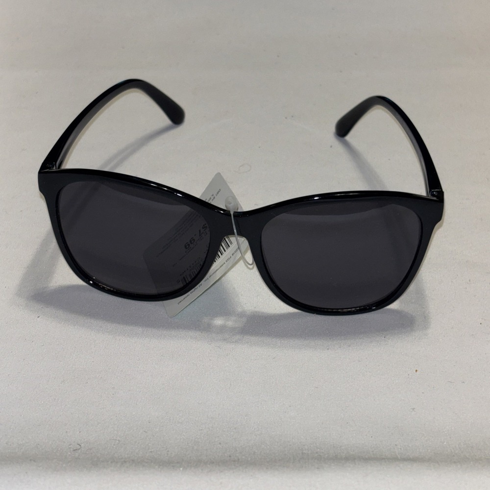Black Rectangular Sunglasses Smoke Gray Lenses UV Protection NWT